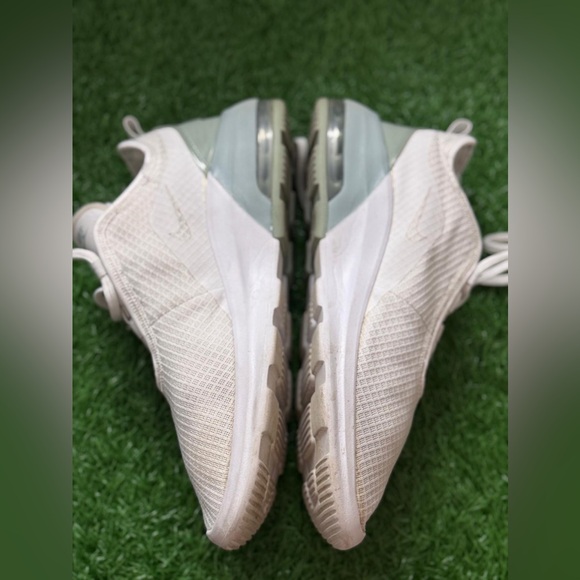 Nike Air‎ Max Motion 2
White Ocean Cube Size 9 - Picture 2 of 7